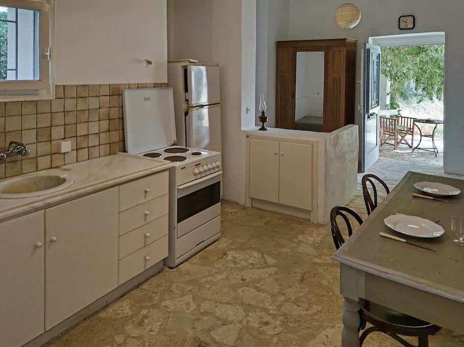 Ferienwohnung Στούντιο Σε Πέτρινο Σπίτι, Κοντά Σε Παραλία Kyparissia Exterior foto